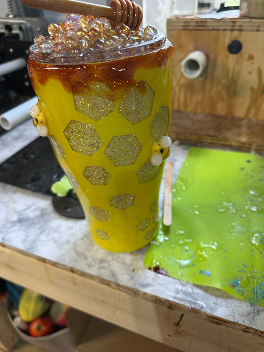 30 ounce honey bee with topper